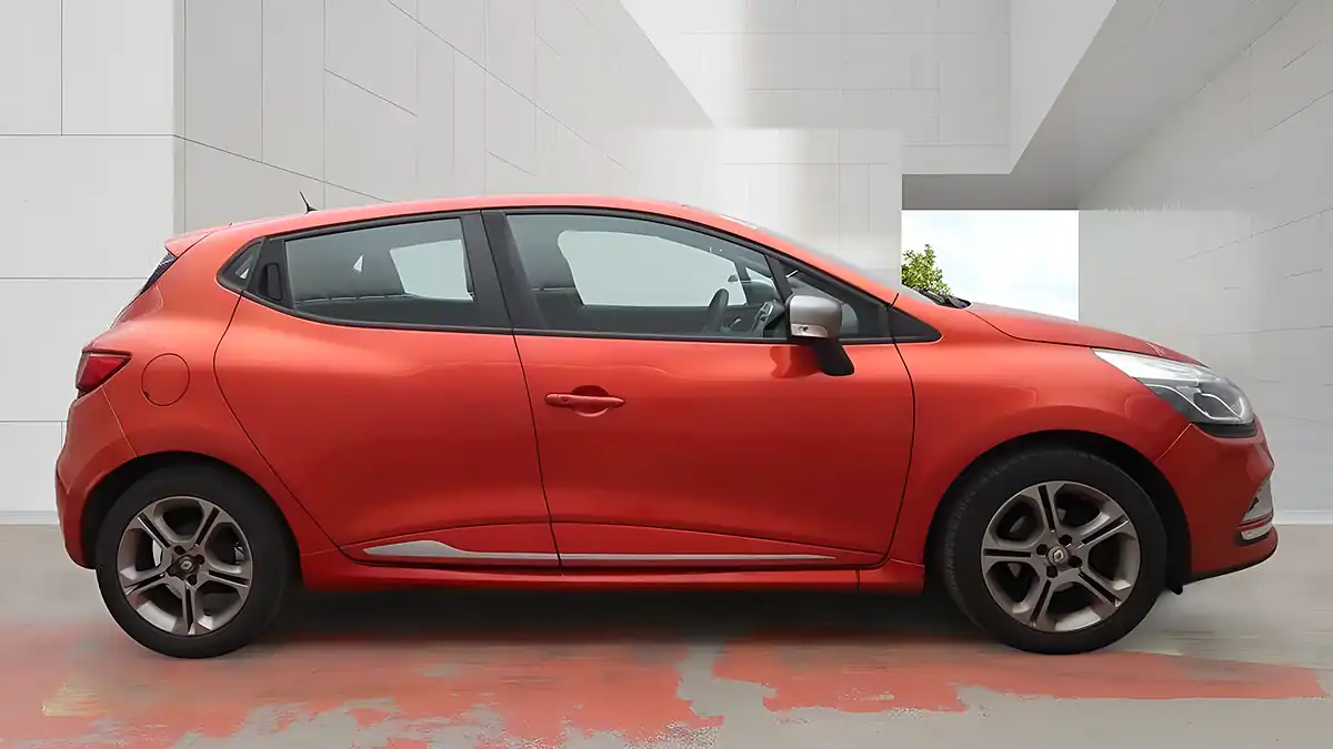 Used 2017 Renault Clio Dynamique Nav Red - Interior and Exterior details 5