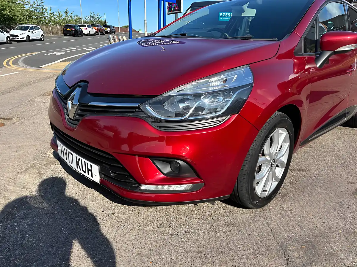 Used 2017 Renault Clio Dynamique Nav Red - Interior and Exterior details 3