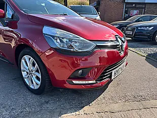 Used 2017 Renault Clio Dynamique Nav Red - Interior and Exterior details 4