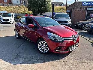 Used 2017 Renault Clio Dynamique Nav Red - Interior and Exterior details 5