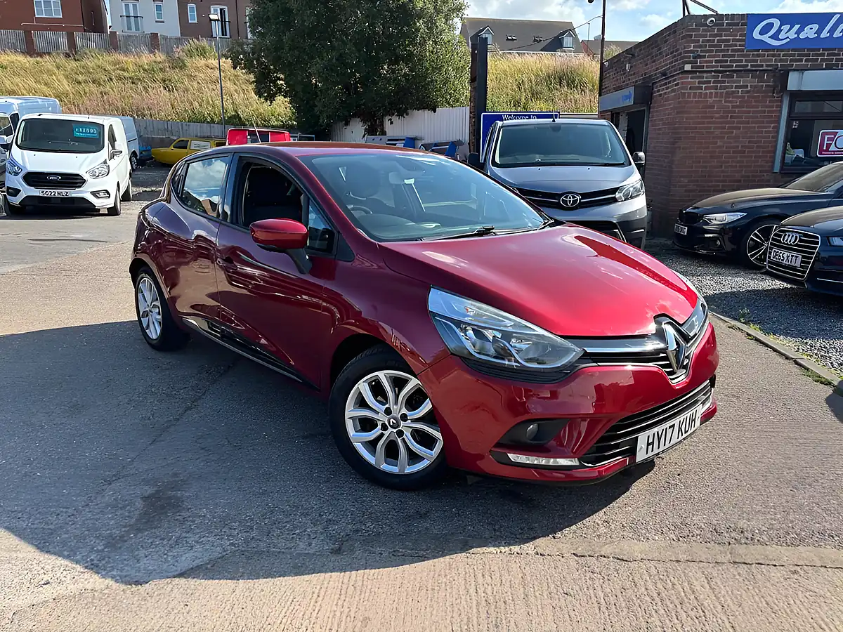 Used 2017 Renault Clio Dynamique Nav Red - Interior and Exterior details 5