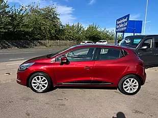 Used 2017 Renault Clio Dynamique Nav Red - Interior and Exterior details 6