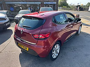 Used 2017 Renault Clio Dynamique Nav Red - Interior and Exterior details 9