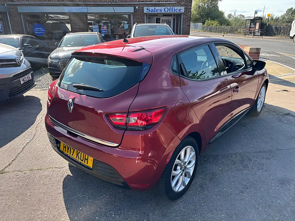 Used 2017 Renault Clio Dynamique Nav Red - Interior and Exterior details 9
