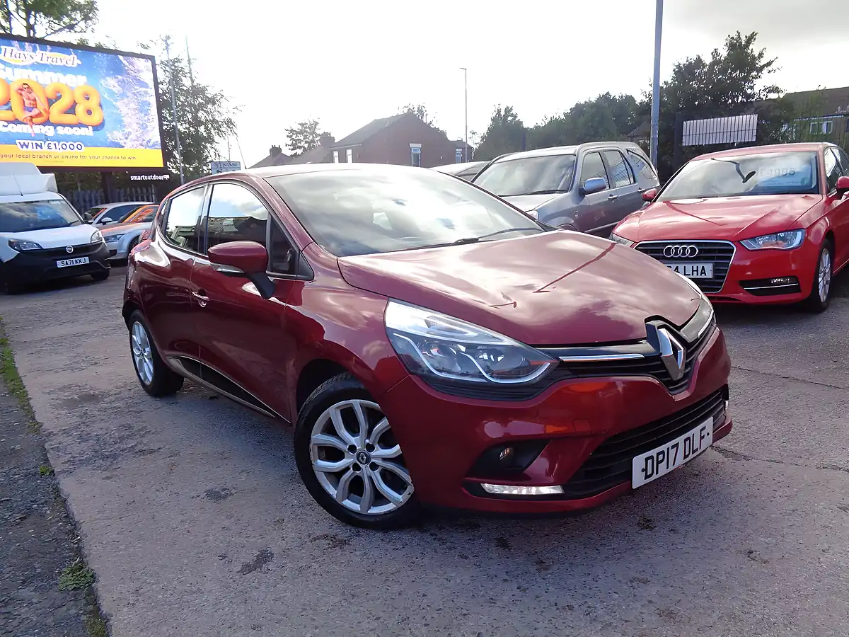 Used 2017 Renault Clio Dynamique Nav Red - Front View