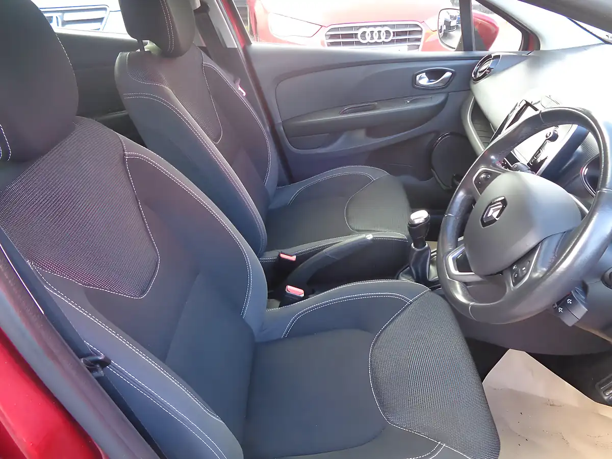 Used 2017 Renault Clio Dynamique Nav Red - Interior and Exterior details 10