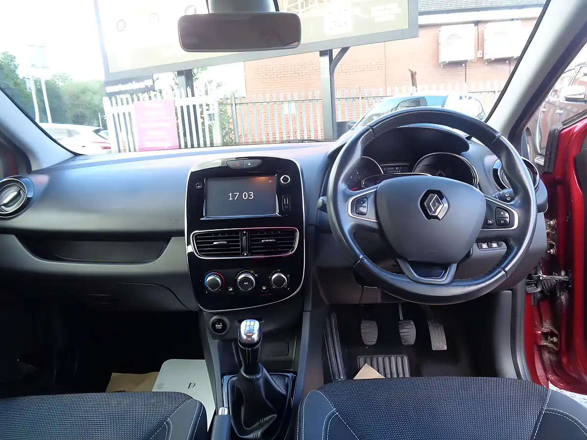 Used 2017 Renault Clio Dynamique Nav Red - Interior and Exterior details 11