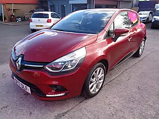 Used 2017 Renault Clio Dynamique Nav Red - Interior and Exterior details 4