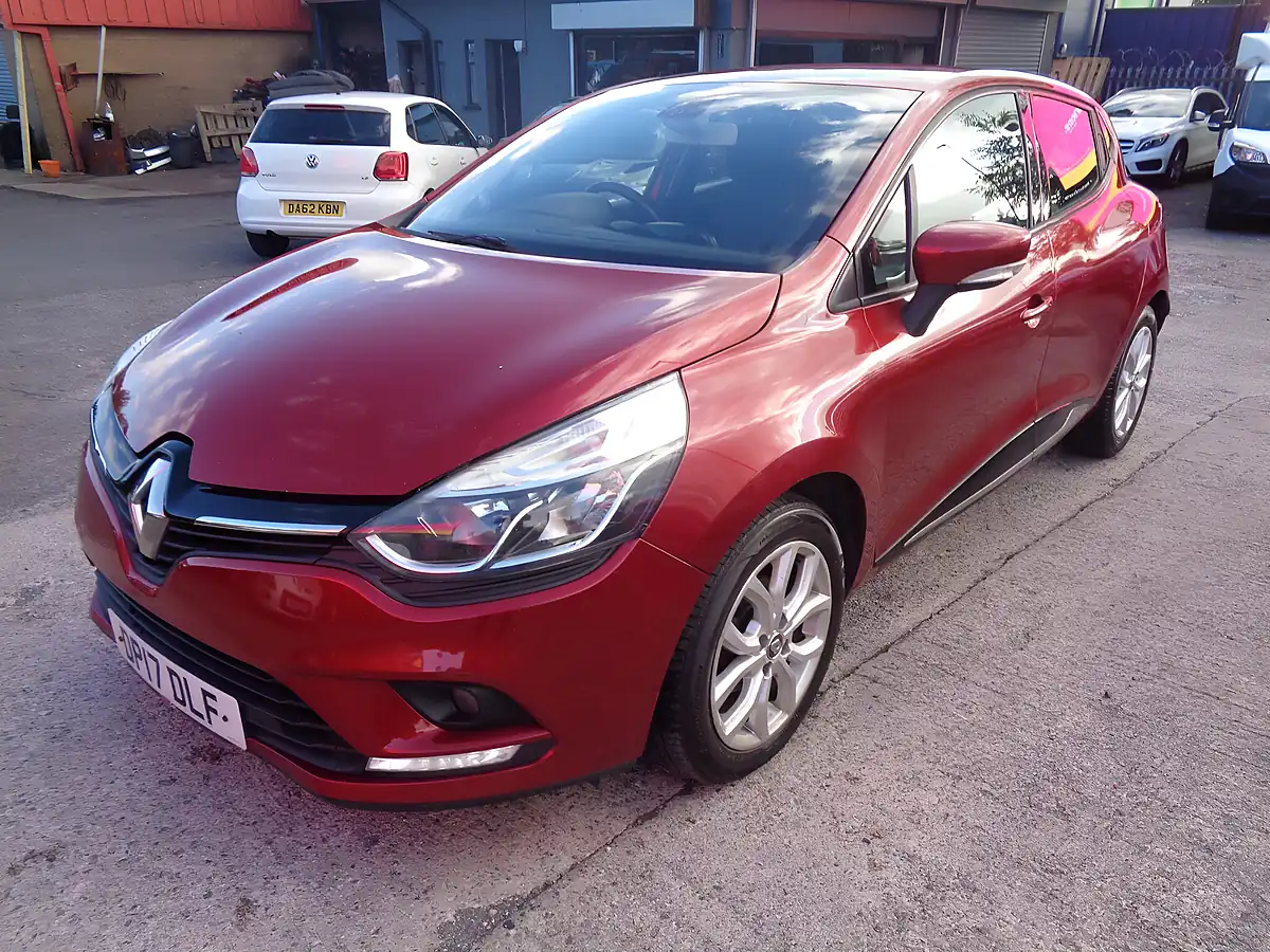 Used 2017 Renault Clio Dynamique Nav Red - Interior and Exterior details 4