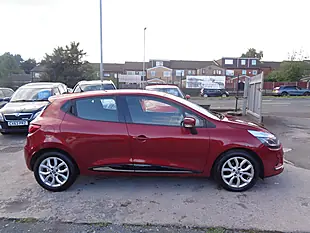 Used 2017 Renault Clio Dynamique Nav Red - Interior and Exterior details 5