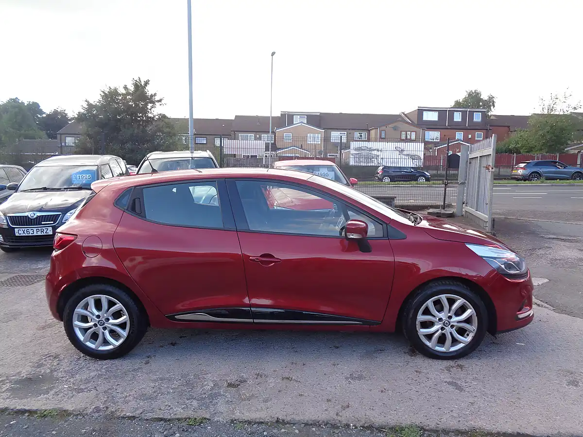 Used 2017 Renault Clio Dynamique Nav Red - Interior and Exterior details 5