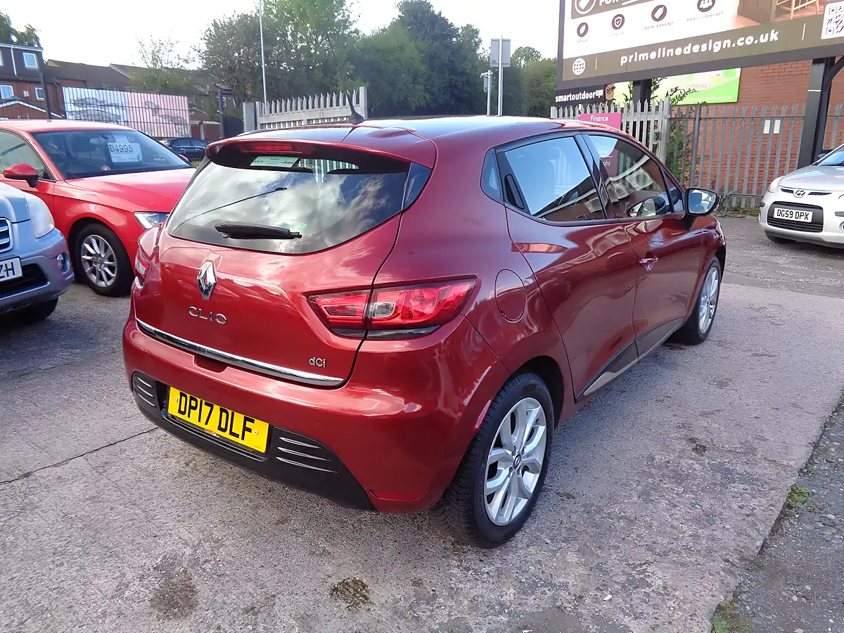Used 2017 Renault Clio Dynamique Nav Red - Interior and Exterior details 6