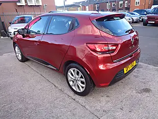 Used 2017 Renault Clio Dynamique Nav Red - Interior and Exterior details 8