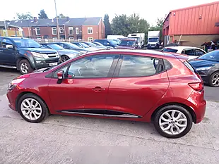 Used 2017 Renault Clio Dynamique Nav Red - Interior and Exterior details 9