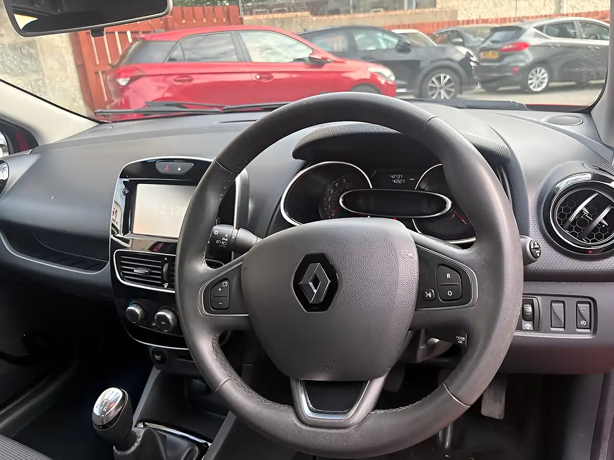 Used 2017 Renault Clio Dynamique Nav Red - Interior and Exterior details 10