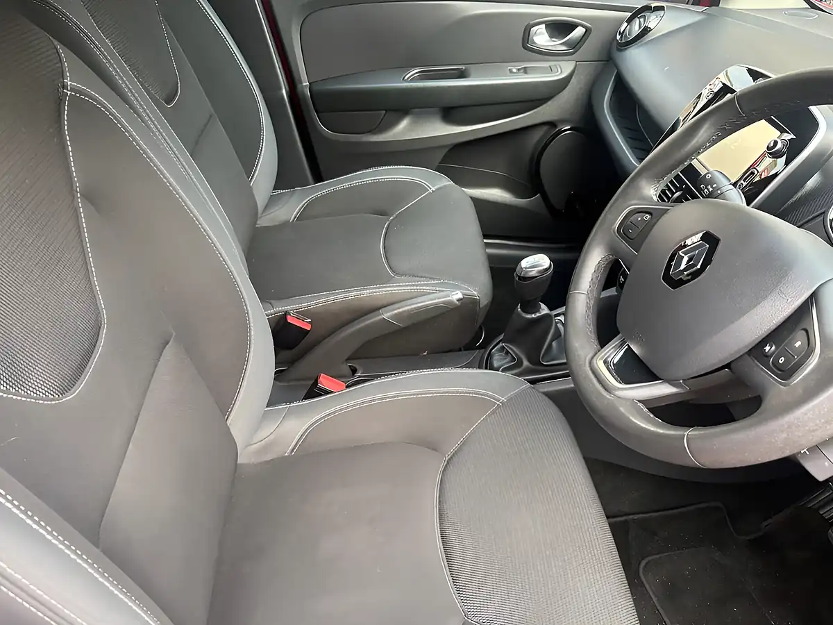 Used 2017 Renault Clio Dynamique Nav Red - Interior and Exterior details 11