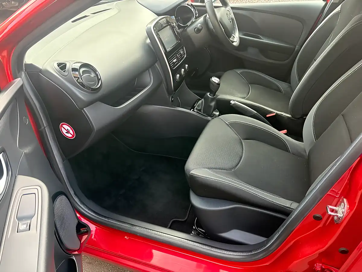 Used 2017 Renault Clio Dynamique Nav Red - Interior and Exterior details 13