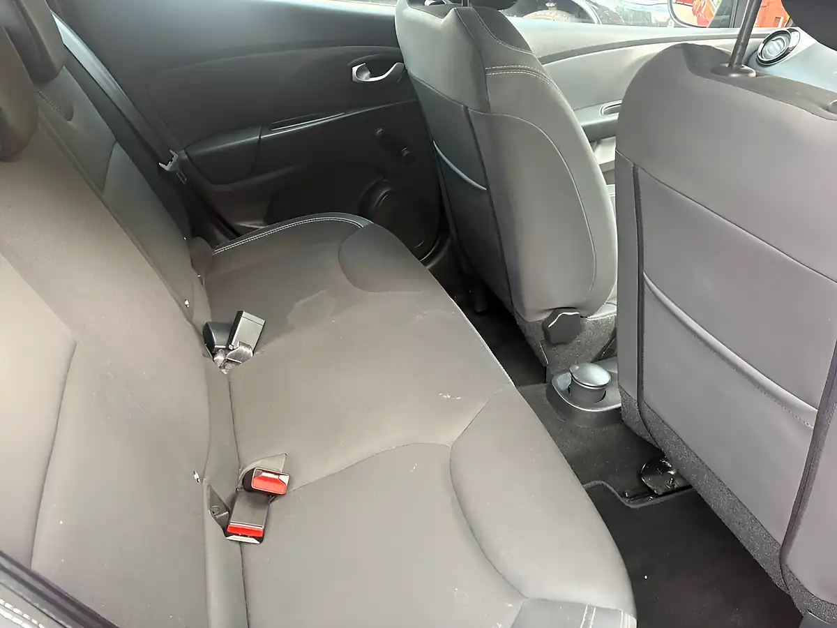 Used 2017 Renault Clio Dynamique Nav Red - Interior and Exterior details 14