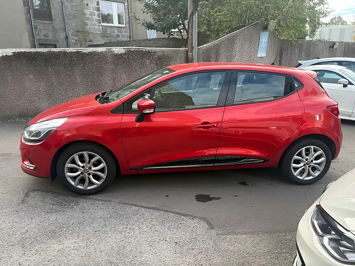 Used 2017 Renault Clio Dynamique Nav Red - Interior and Exterior details 5