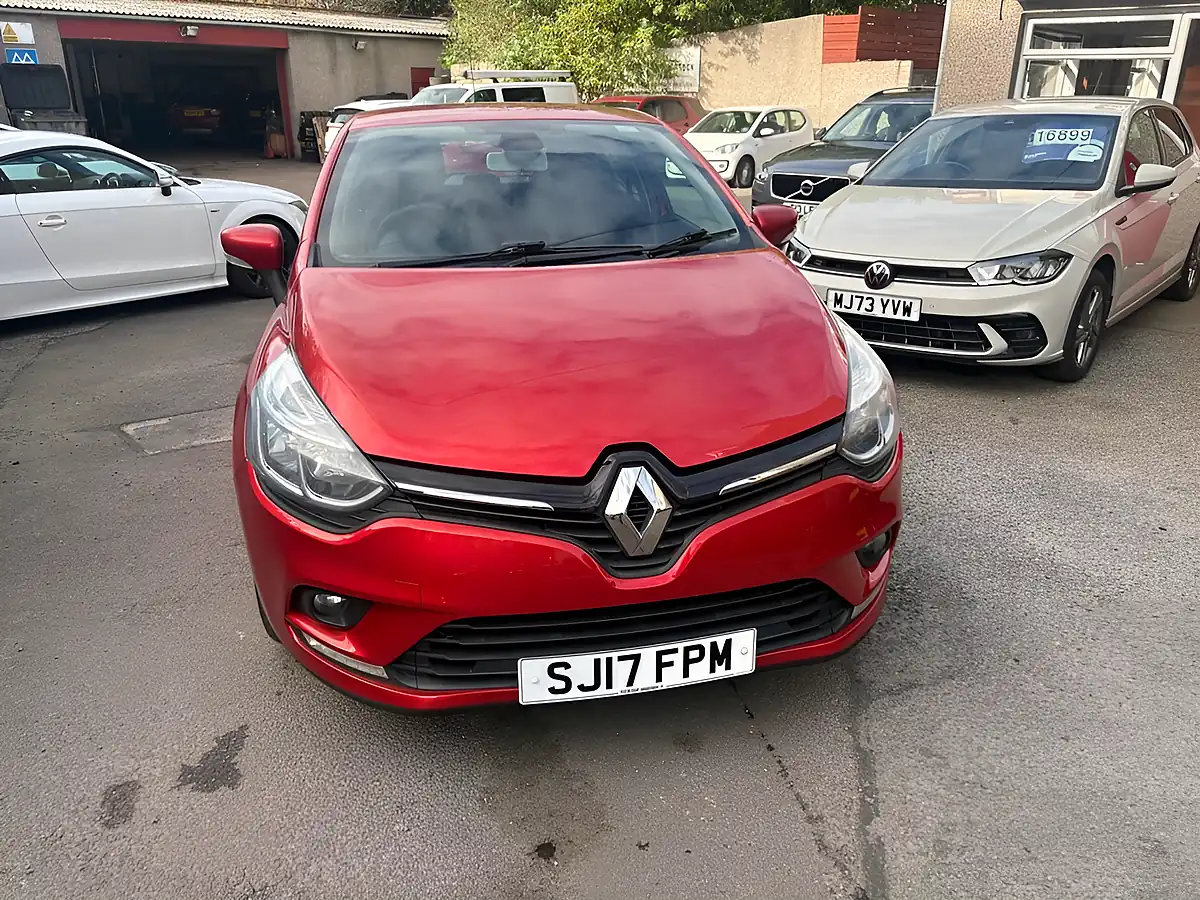 Used 2017 Renault Clio Dynamique Nav Red - Interior and Exterior details 6