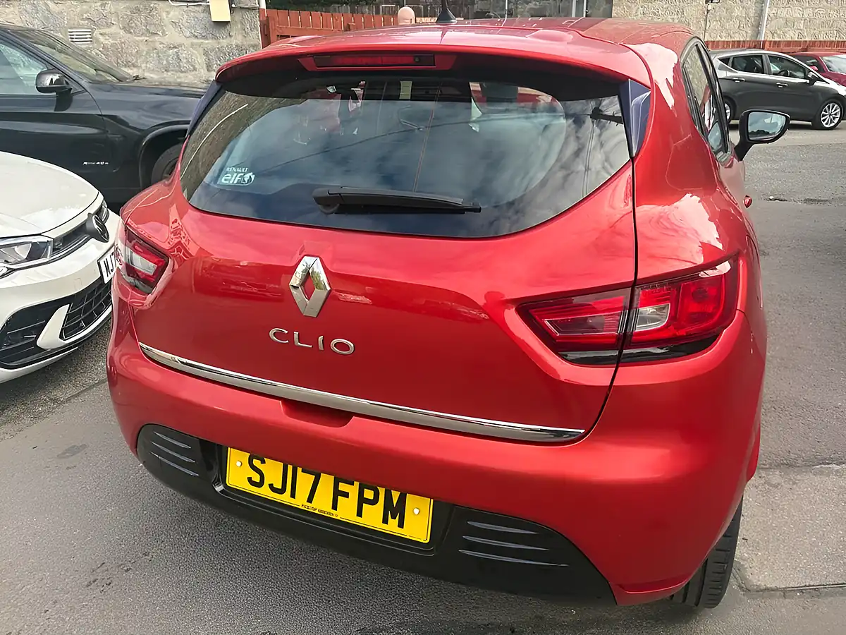 Used 2017 Renault Clio Dynamique Nav Red - Interior and Exterior details 8