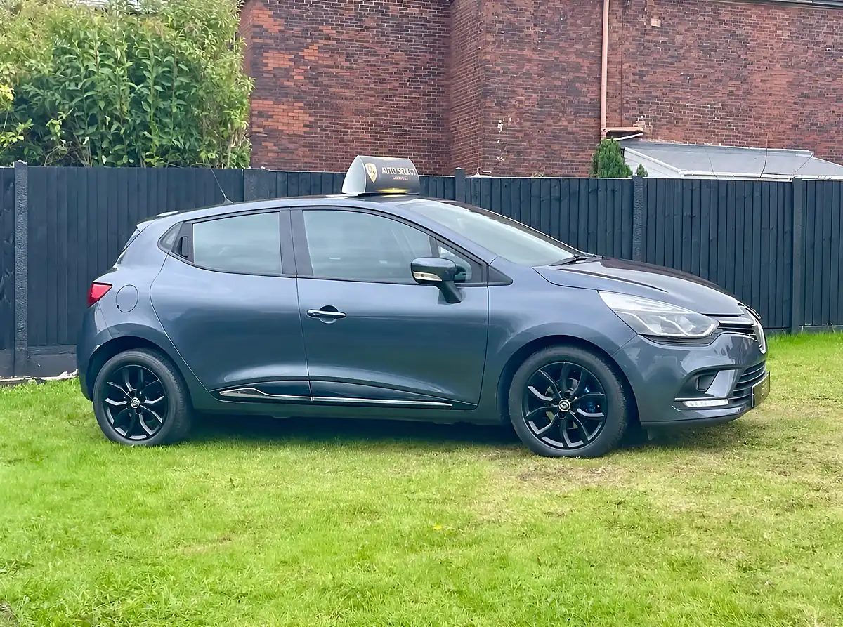 Used 2017 Renault Clio Dynamique Nav Urban Grey Metallic - Interior and Exterior details 8
