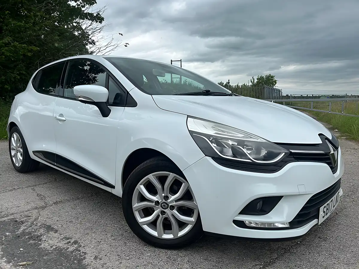 Used 2017 Renault Clio Dynamique Nav White - Front View