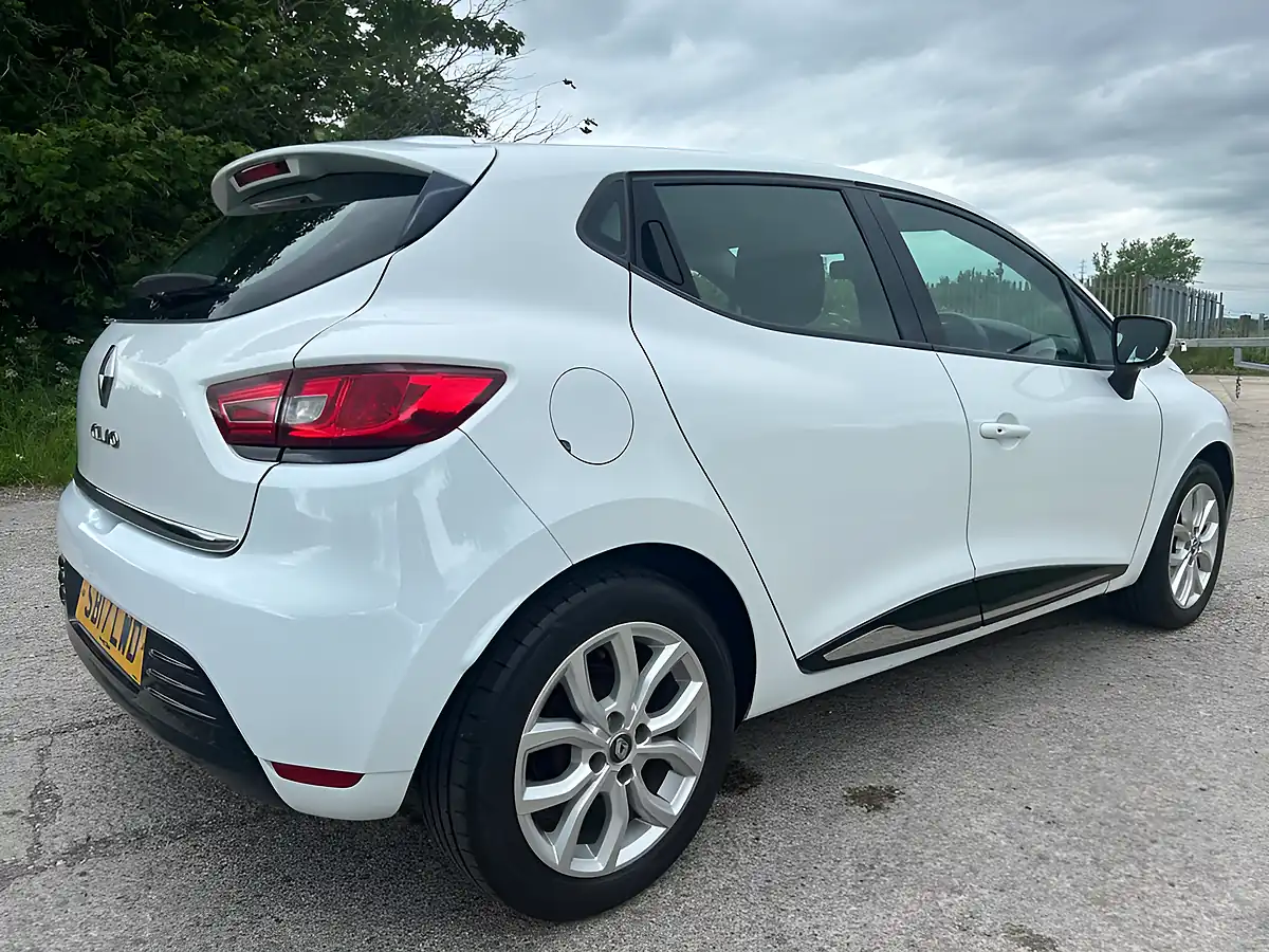 Used 2017 Renault Clio Dynamique Nav White - Interior and Exterior details 11
