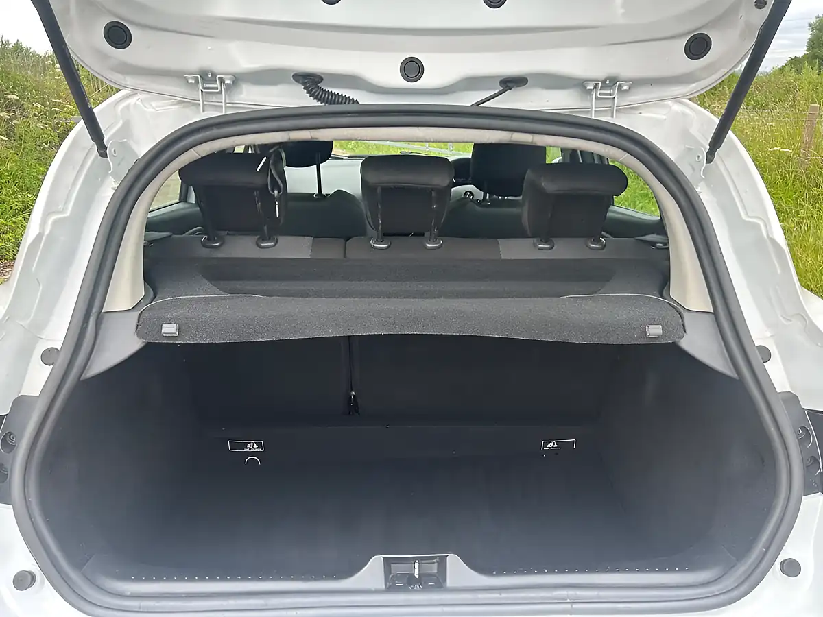 Used 2017 Renault Clio Dynamique Nav White - Interior and Exterior details 13