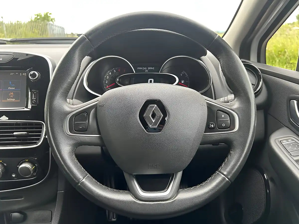 Used 2017 Renault Clio Dynamique Nav White - Interior and Exterior details 15