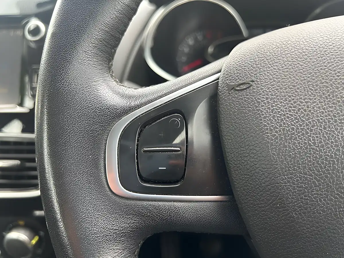 Used 2017 Renault Clio Dynamique Nav White - Interior and Exterior details 16