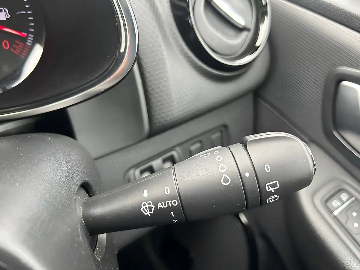 Used 2017 Renault Clio Dynamique Nav White - Interior and Exterior details 18