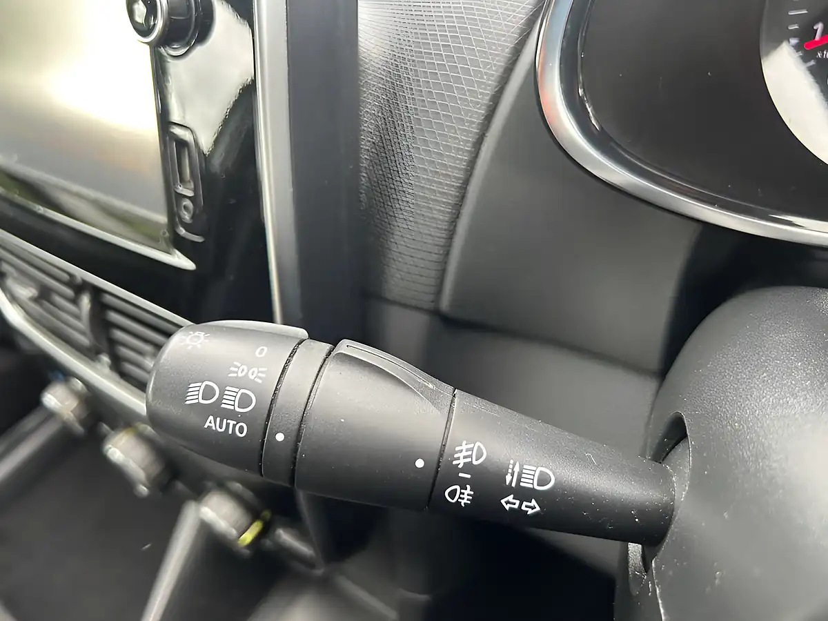 Used 2017 Renault Clio Dynamique Nav White - Interior and Exterior details 19
