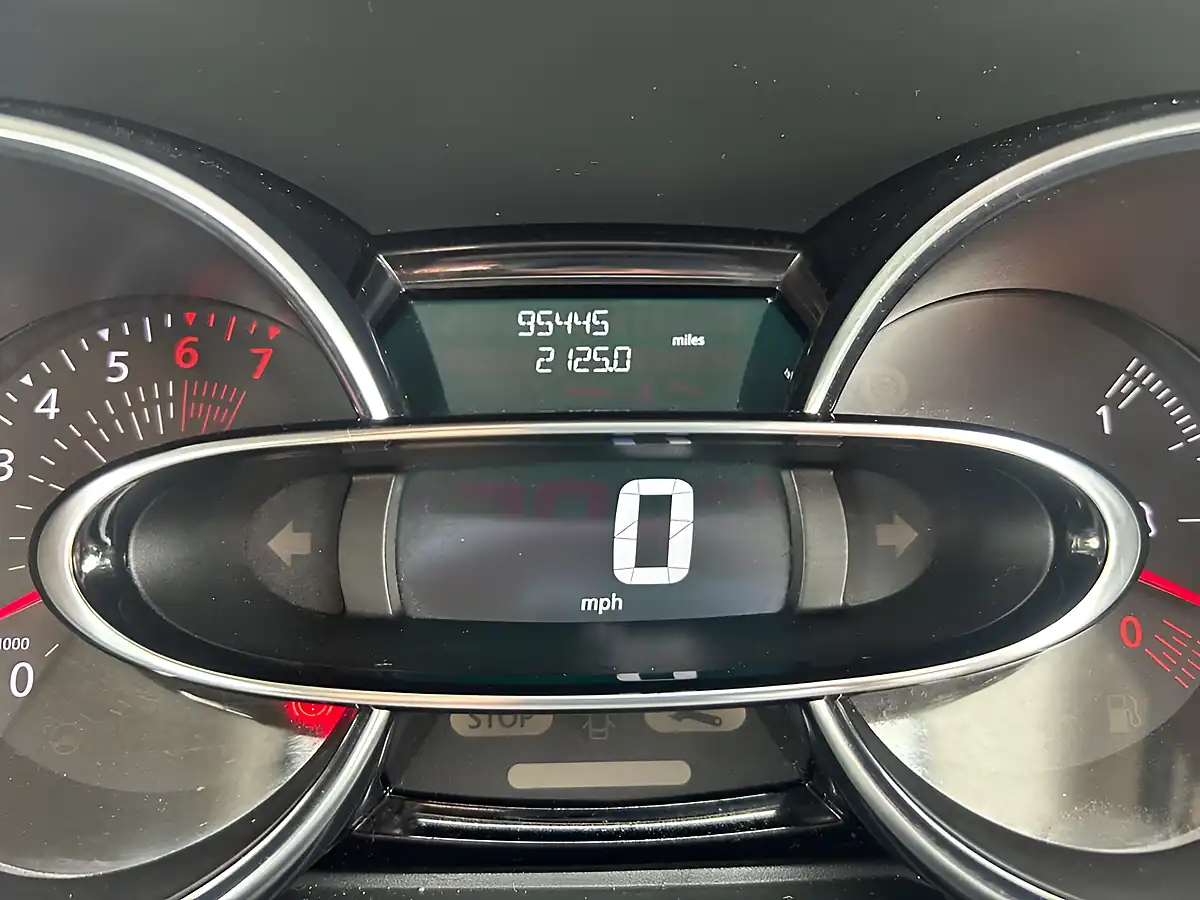 Used 2017 Renault Clio Dynamique Nav White - Interior and Exterior details 20