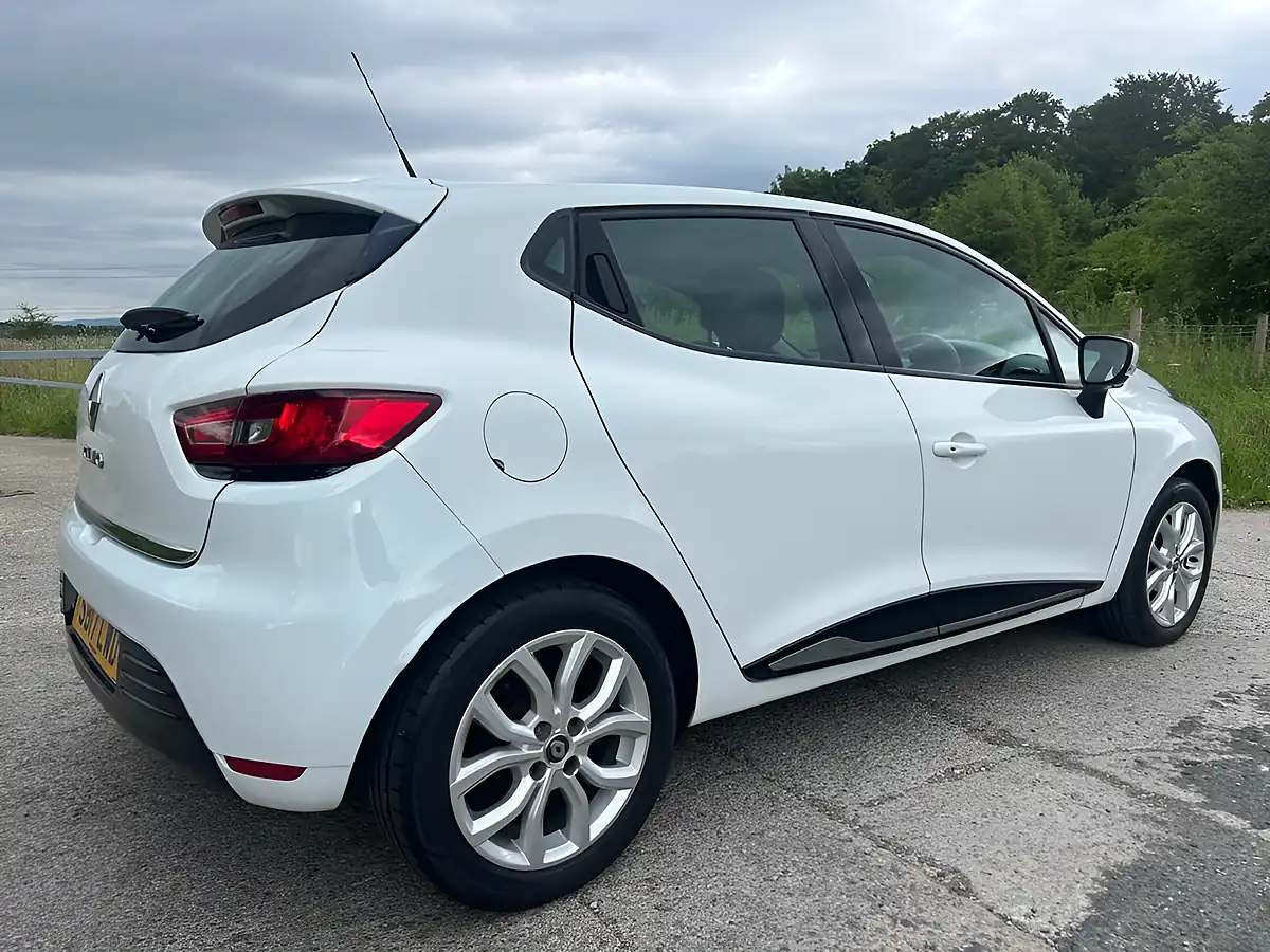 Used 2017 Renault Clio Dynamique Nav White - Interior and Exterior details 3