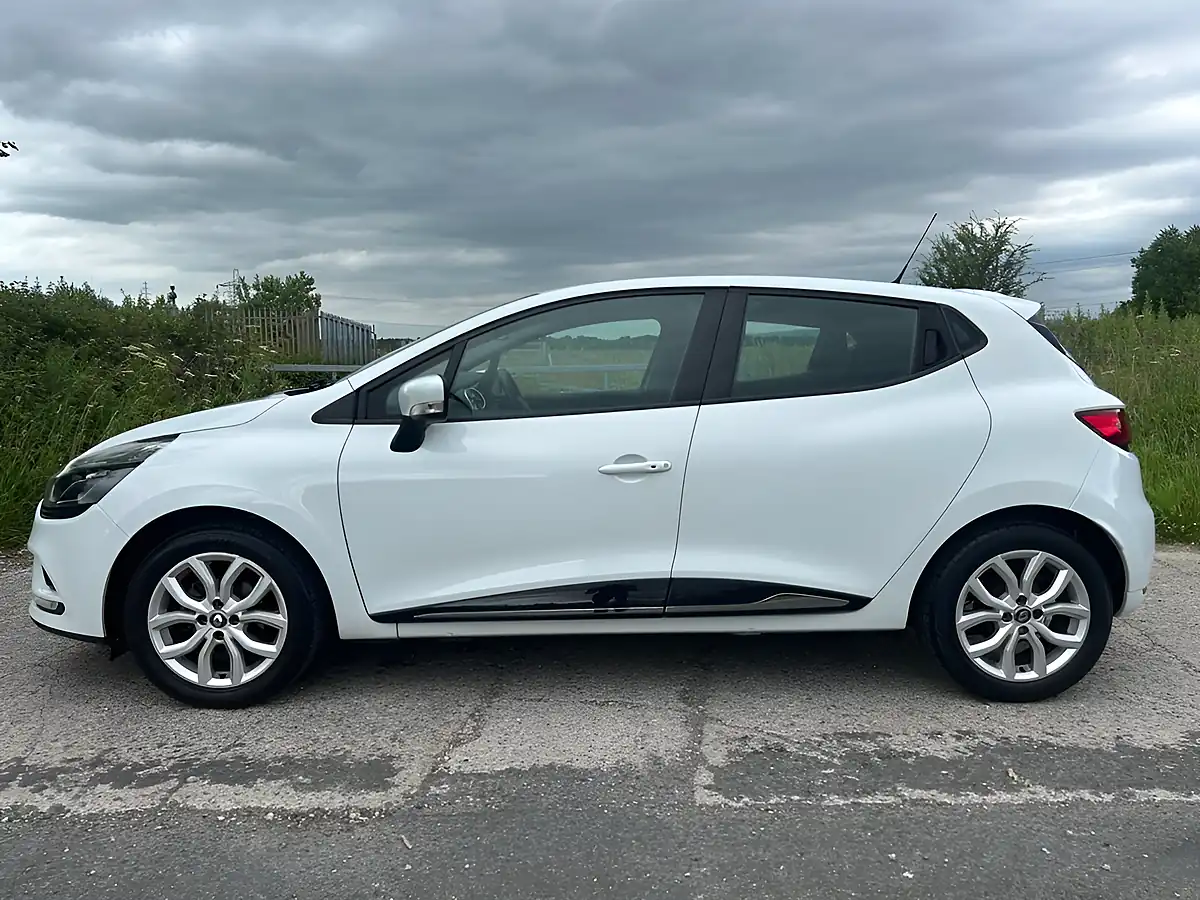 Used 2017 Renault Clio Dynamique Nav White - Interior and Exterior details 5