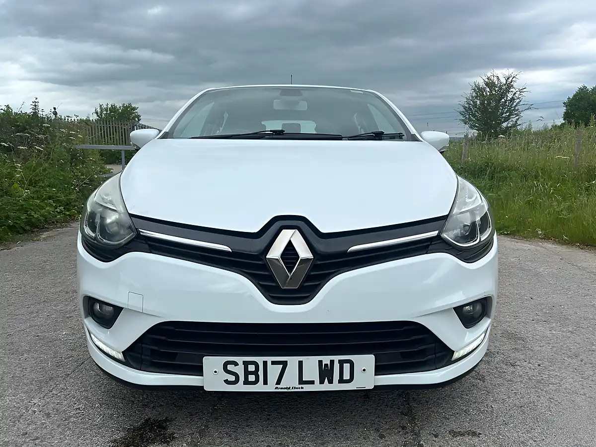 Used 2017 Renault Clio Dynamique Nav White - Interior and Exterior details 7