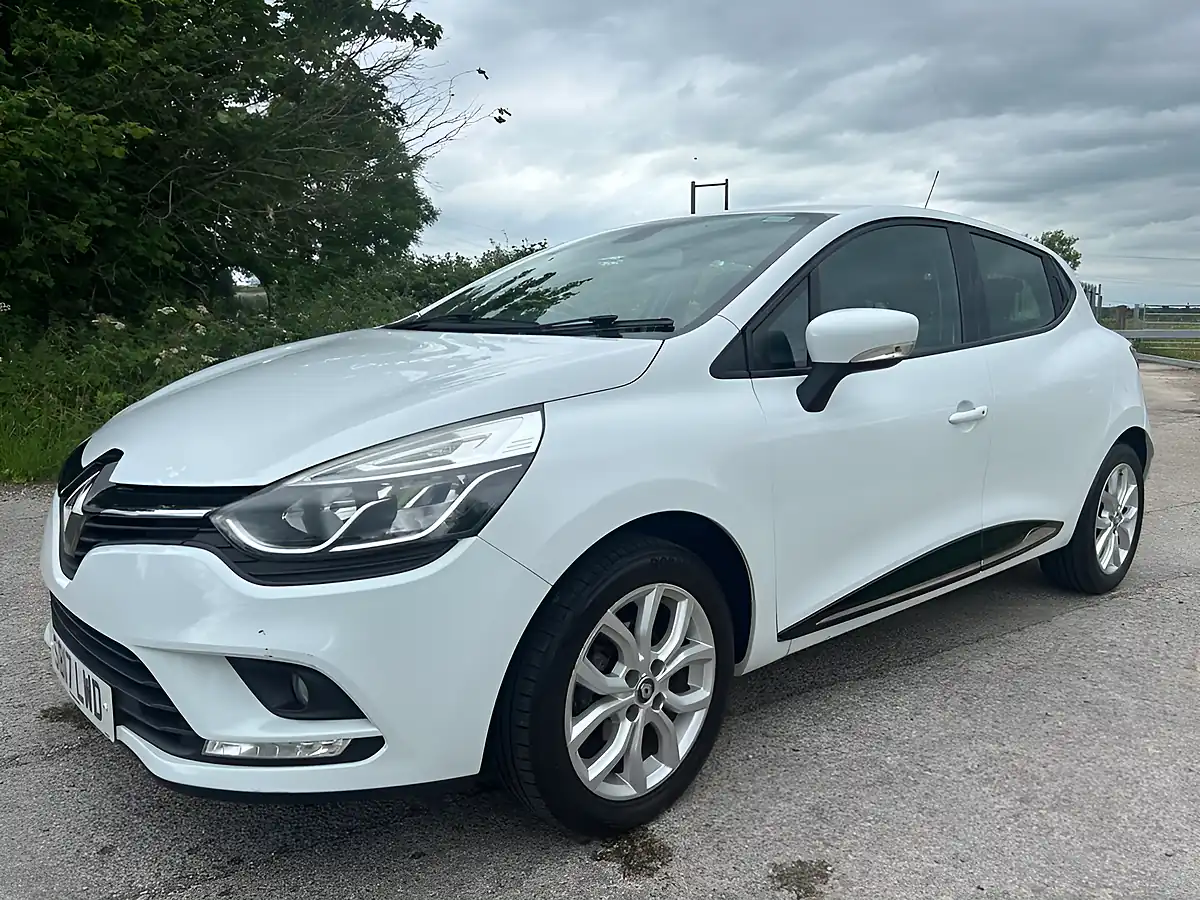 Used 2017 Renault Clio Dynamique Nav White - Interior and Exterior details 8
