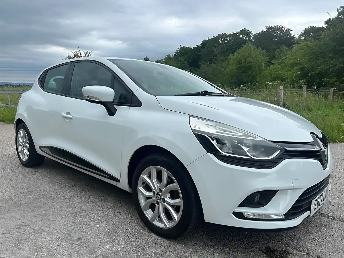 Used 2017 Renault Clio Dynamique Nav White - Interior and Exterior details 9