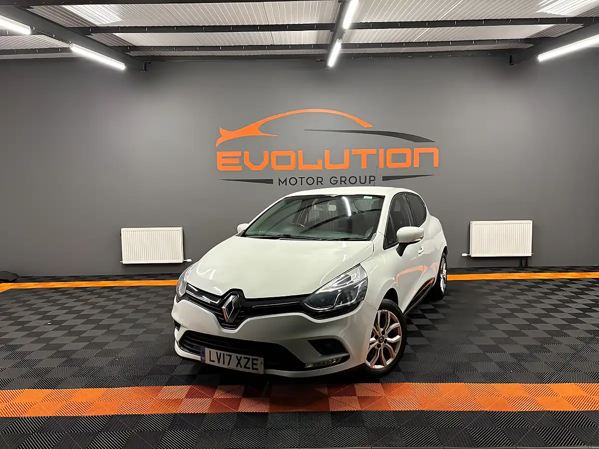 Used 2017 Renault Clio Dynamique Nav White - Front View