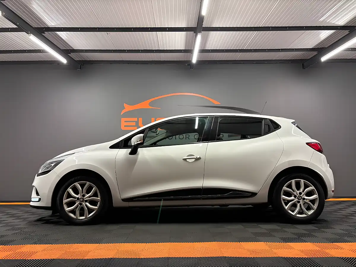 Used 2017 Renault Clio Dynamique Nav White - Interior and Exterior details 2