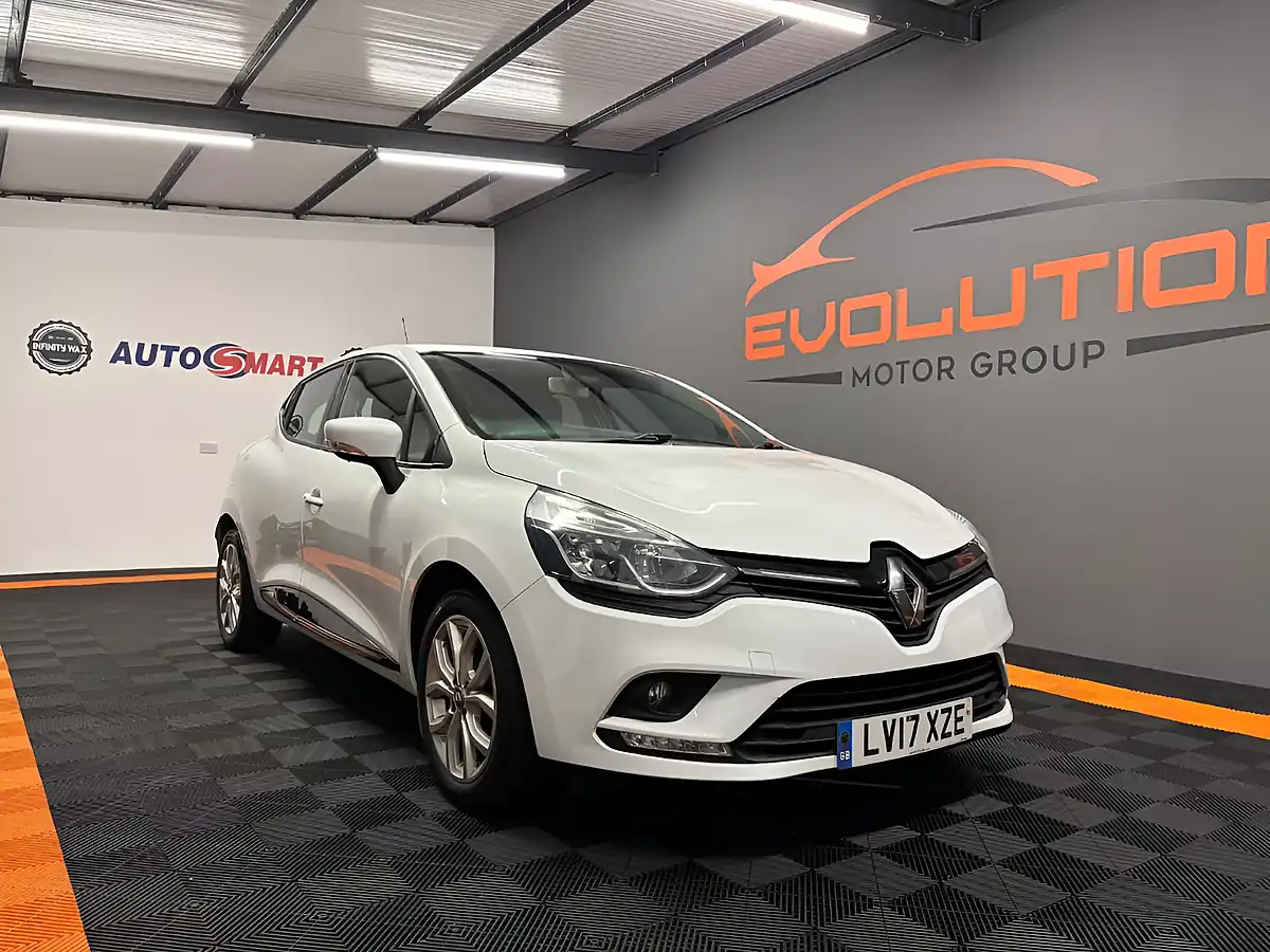 Used 2017 Renault Clio Dynamique Nav White - Interior and Exterior details 3