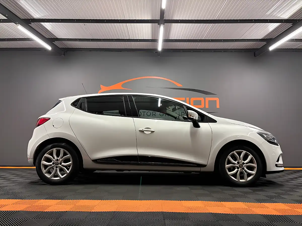 Used 2017 Renault Clio Dynamique Nav White - Interior and Exterior details 4