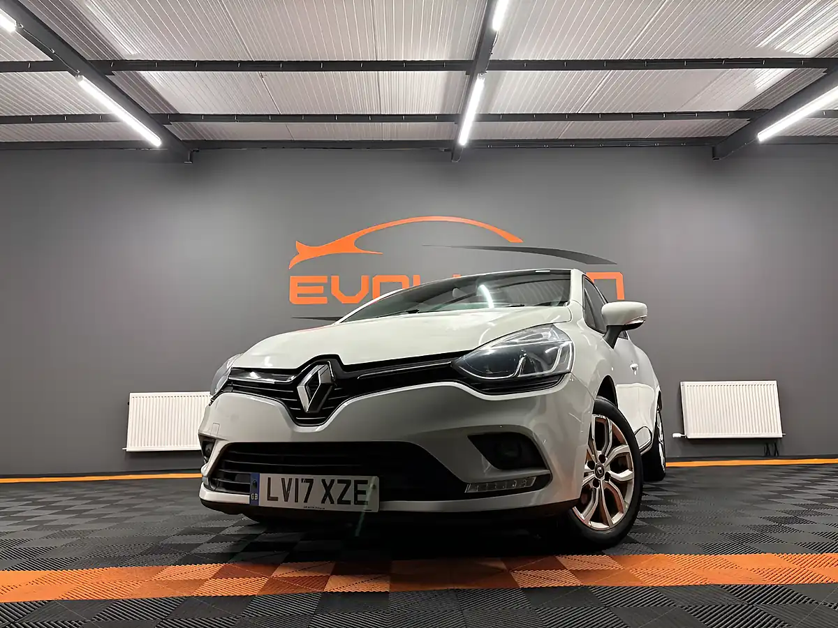 Used 2017 Renault Clio Dynamique Nav White - Interior and Exterior details 5