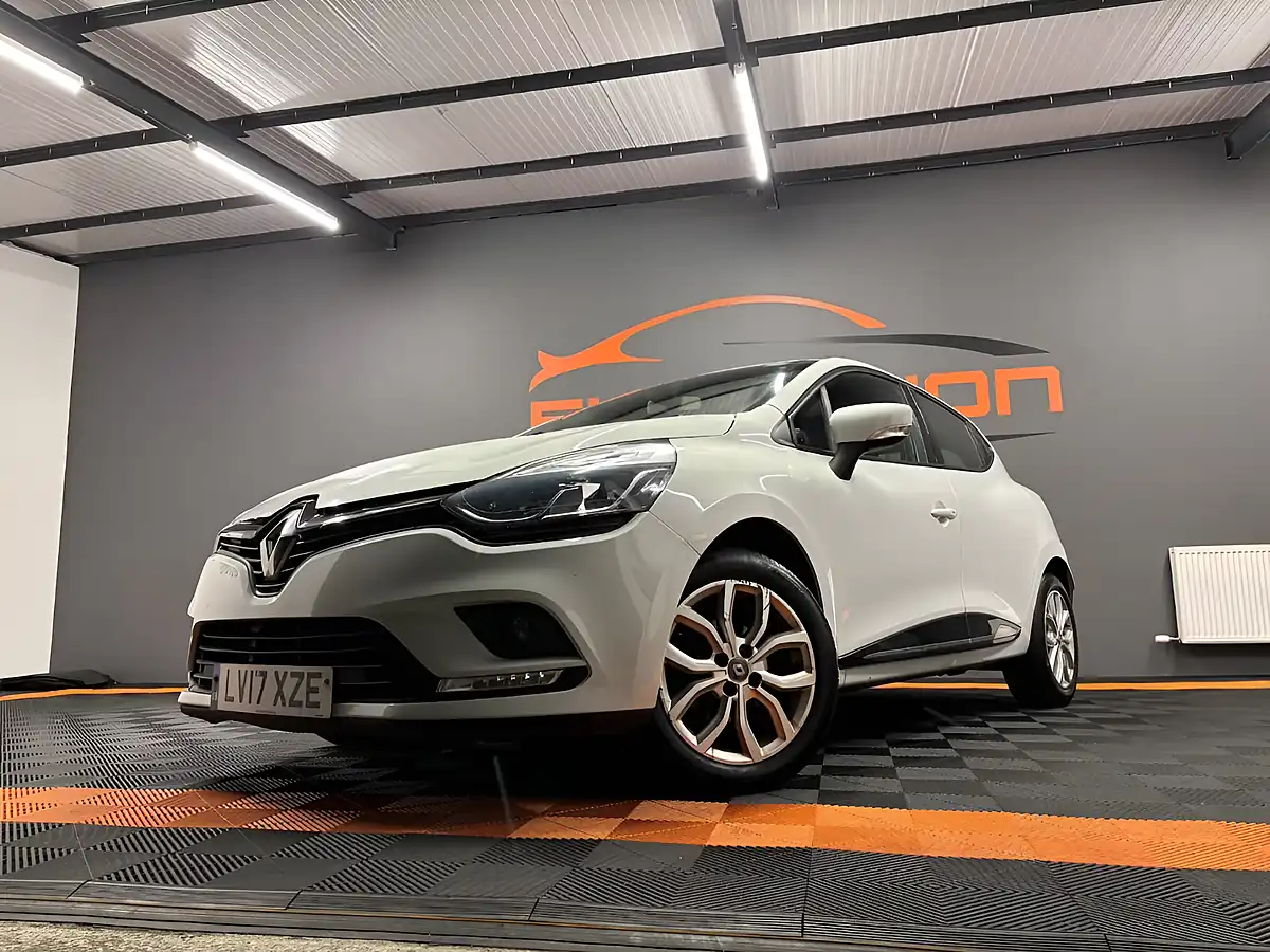 Used 2017 Renault Clio Dynamique Nav White - Interior and Exterior details 6