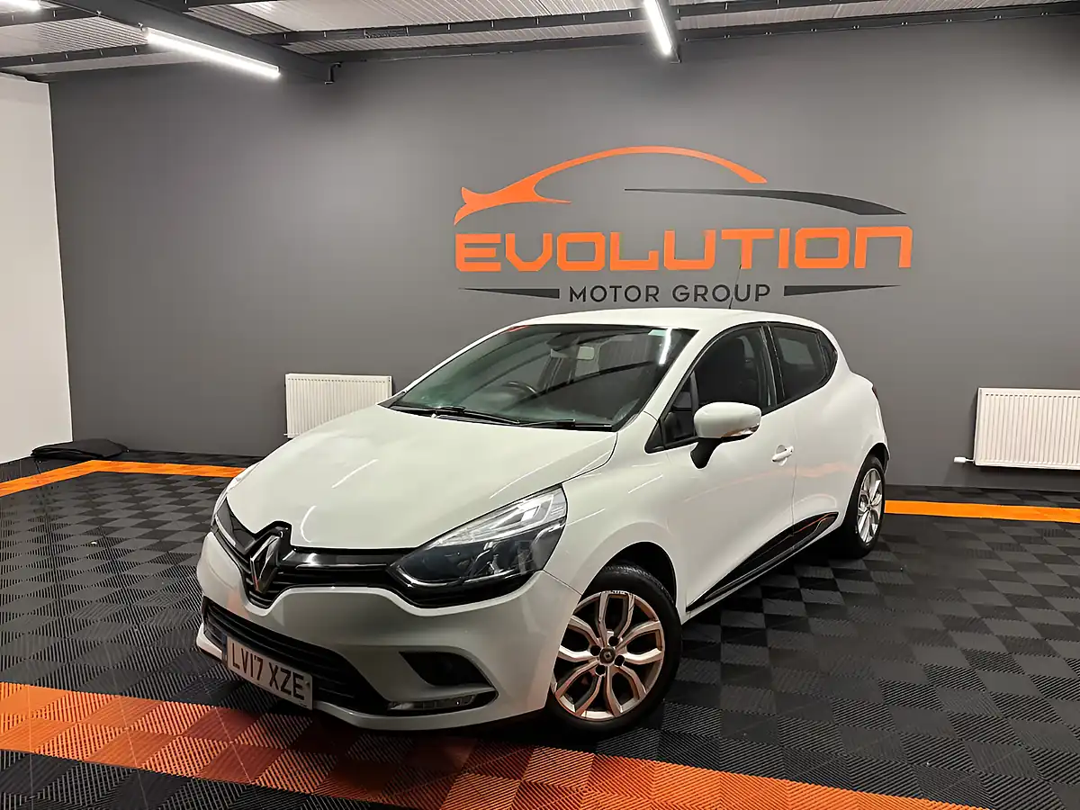 Used 2017 Renault Clio Dynamique Nav White - Interior and Exterior details 7