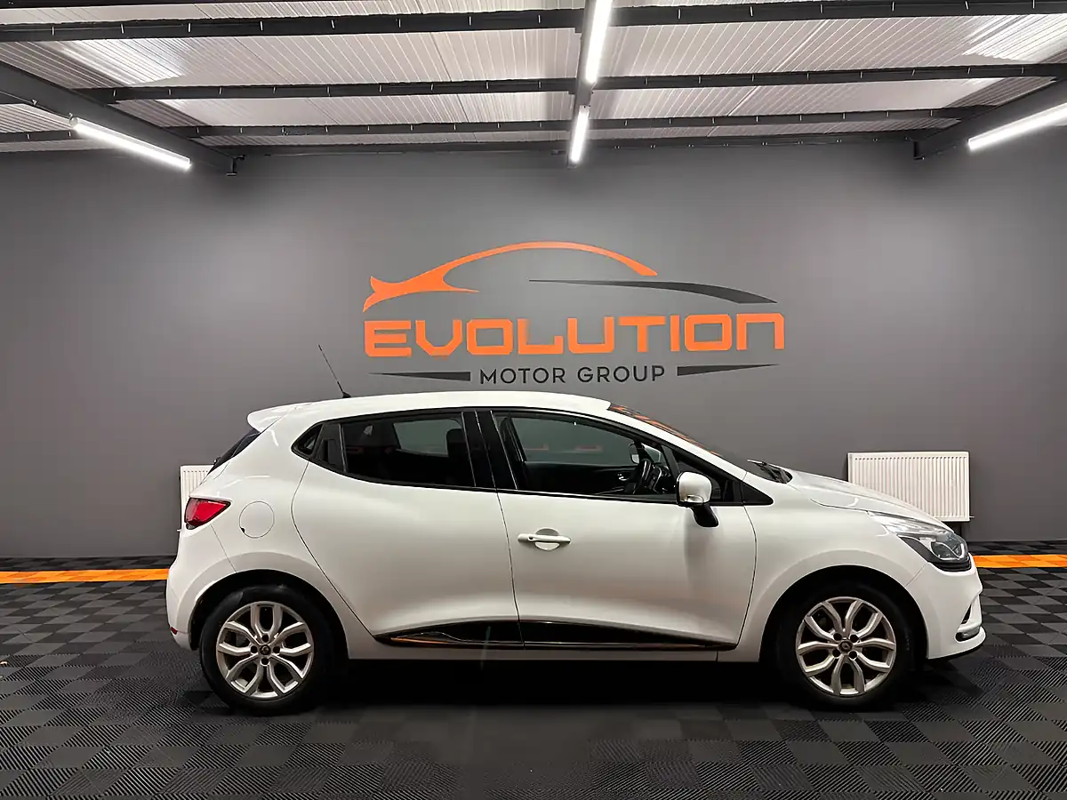 Used 2017 Renault Clio Dynamique Nav White - Interior and Exterior details 8