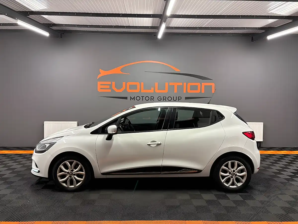 Used 2017 Renault Clio Dynamique Nav White - Interior and Exterior details 9