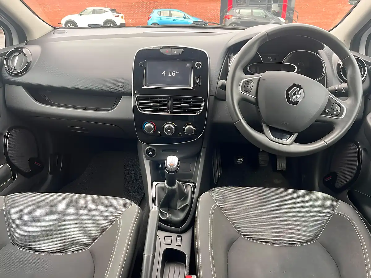 Used 2017 Renault Clio Dynamique Nav White - Interior and Exterior details 11