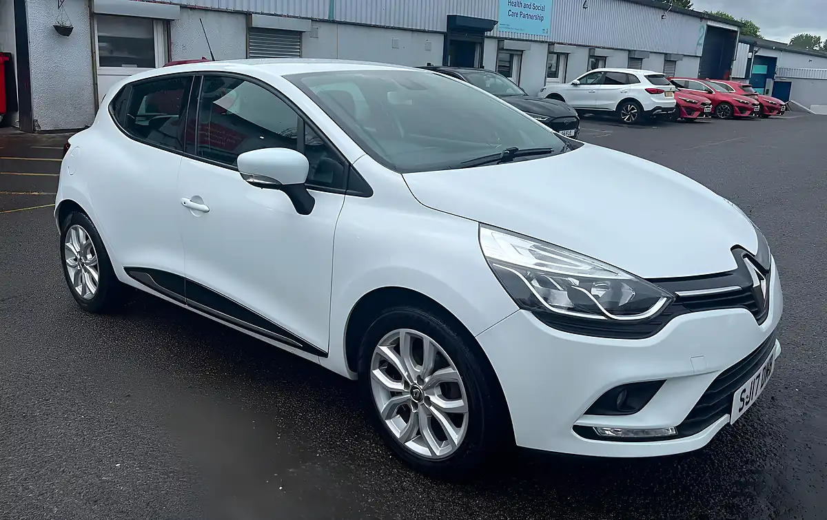 Used 2017 Renault Clio Dynamique Nav White - Interior and Exterior details 3